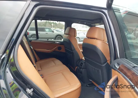 2010 BMW X5 xDrive48I z USA, uszkodzony, nr VIN 5UXFE8C53AL311437